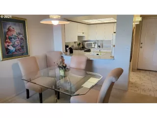 Photo #4: 21437813 Listing