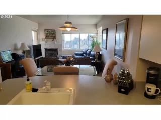 Photo #6: 21437813 Listing