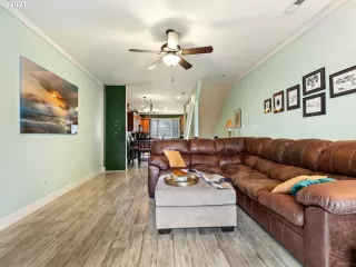 Photo #3: 21437914 Listing