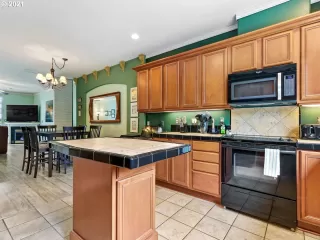 Photo #5: 21437914 Listing