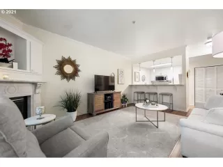 Photo #6: 21437948 Listing