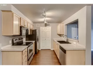 Photo #5: 21437977 Listing