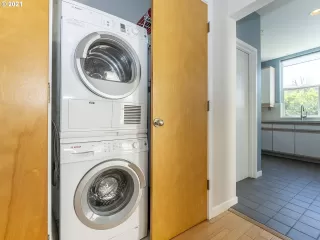 Photo #6: 21438047 Listing