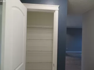 Photo #6: 21439130 Listing