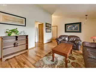 Photo #2: 21439326 Listing