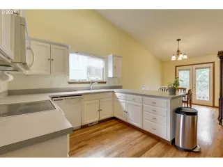 Photo #4: 21439326 Listing