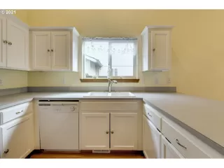 Photo #6: 21439326 Listing