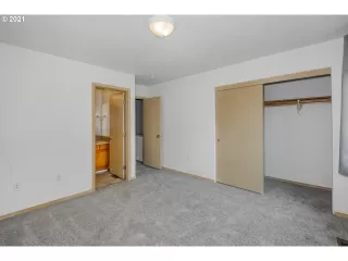 Photo #4: 21439615 Listing