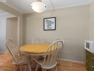 Photo #5: 21439684 Listing