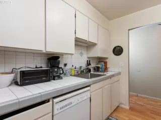 Photo #6: 21439684 Listing