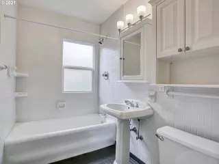 Photo #5: 21439687 Listing