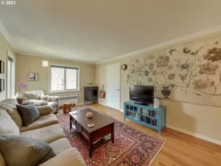 Photo #5: 21439800 Listing