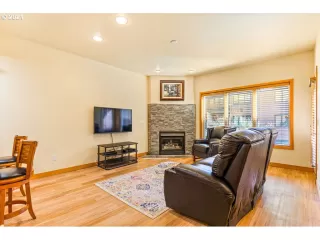 Photo #4: 21440046 Listing