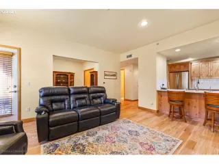 Photo #5: 21440046 Listing