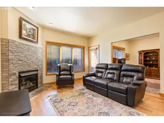 Photo #6: 21440046 Listing