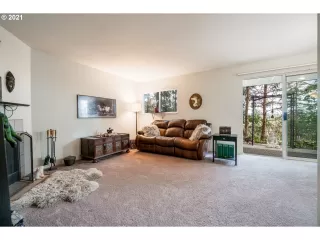 Photo #3: 21440512 Listing