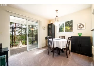 Photo #5: 21440512 Listing