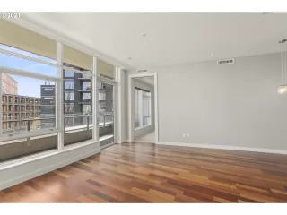 Photo #4: 21440609 Listing