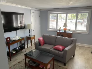 Photo #5: 21441116 Listing