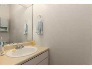 Photo #4: 21441655 Listing