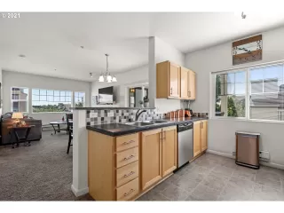 Photo #5: 21441738 Listing