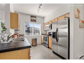 Photo #6: 21441738 Listing