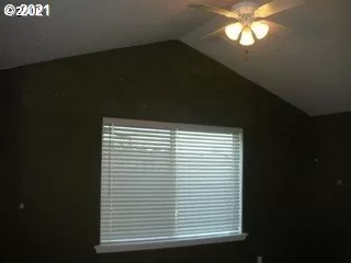 Photo #5: 21442098 Listing