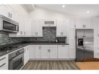 Photo #4: 21442868 Listing