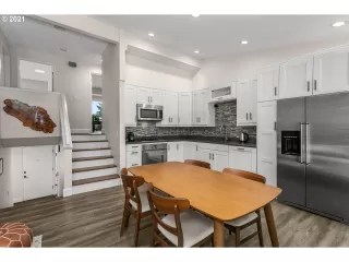 Photo #5: 21442868 Listing