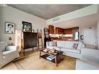 Photo #5: 21442942 Listing