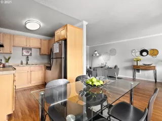 Photo #5: 21443573 Listing 