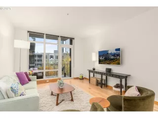 Photo #3: 21443582 Listing