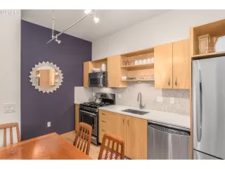 Photo #5: 21443582 Listing