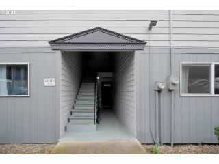 Photo #2: 21444157 Listing