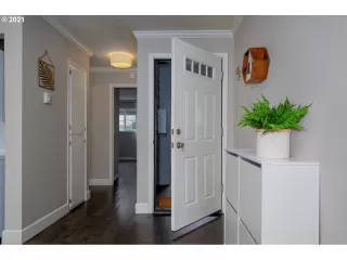 Photo #4: 21444157 Listing