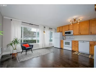 Photo #5: 21444157 Listing