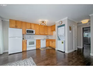 Photo #6: 21444157 Listing