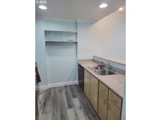 Photo #5: 21445664 Listing