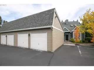 Photo #4: 21445929 Listing