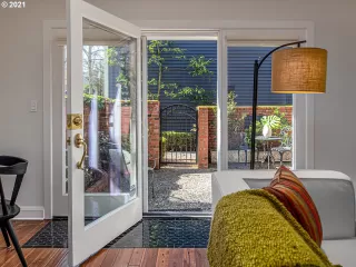 Photo #5: 21446488 Listing