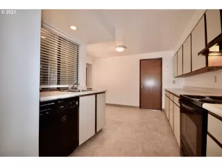 Photo #6: 21447459 Listing