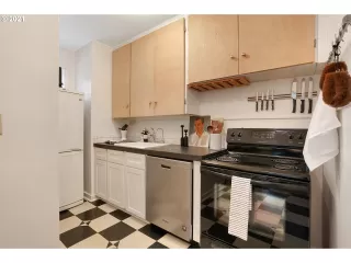 Photo #2: 21449704 Listing