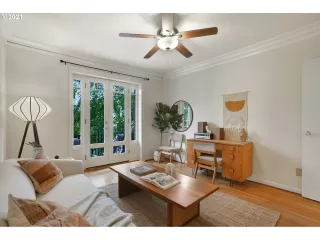 Photo #4: 21449704 Listing