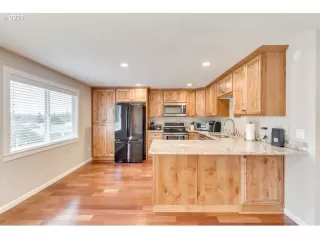 Photo #4: 21449945 Listing