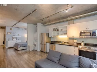 Photo #6: 21450117 Listing