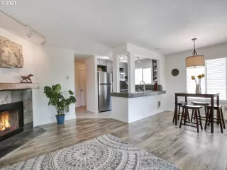 Photo #5: 21450144 Listing