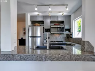 Photo #6: 21450144 Listing