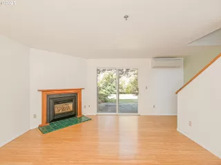 Photo #4: 21451736 Listing