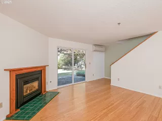 Photo #5: 21451736 Listing