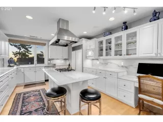 Photo #6: 21452267 Listing